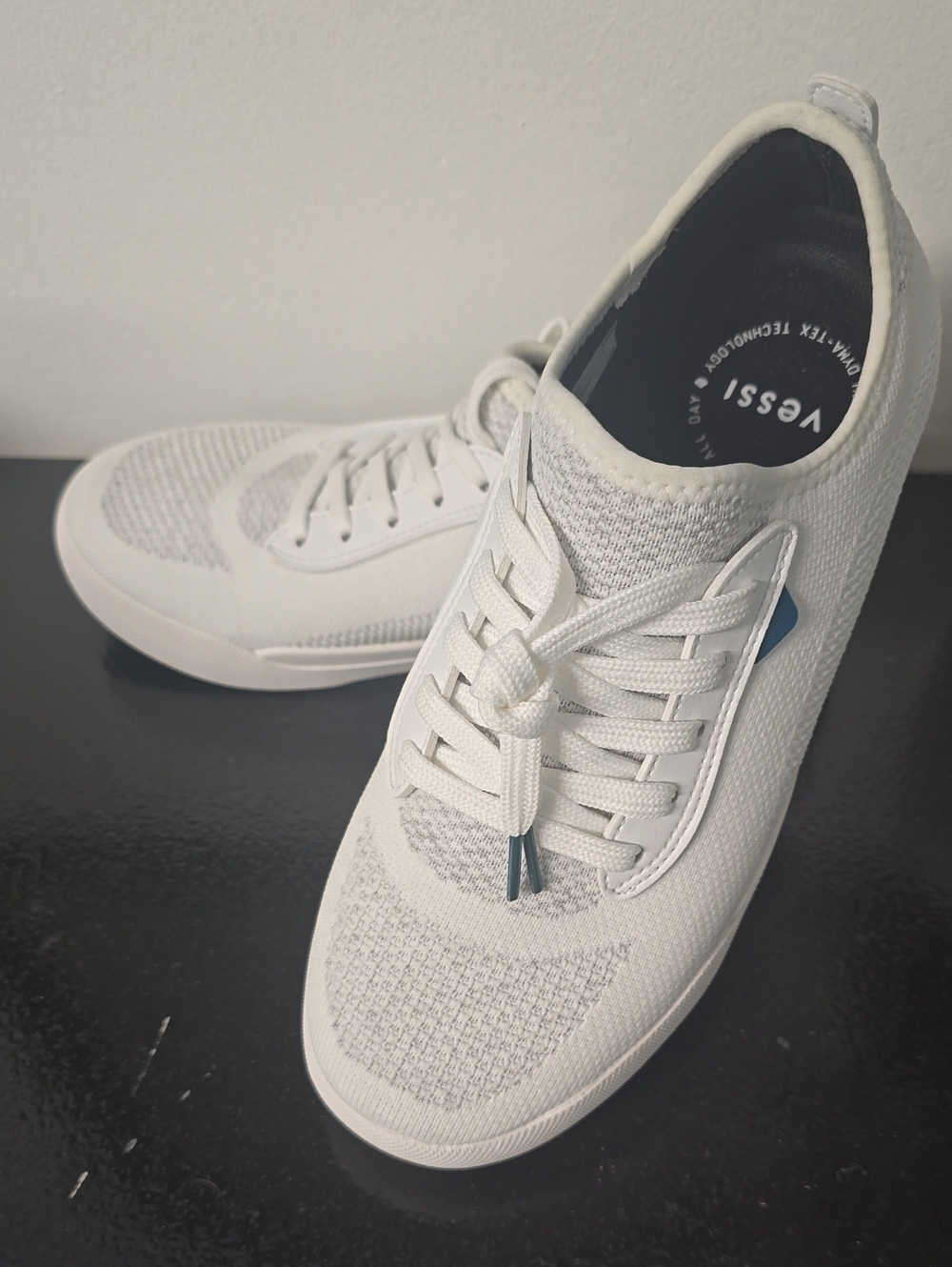 NIB Vessi Adult Weekend 1.5 Waterproof Sneakers Marble White Women's Size 8 - Picture 3 of 6